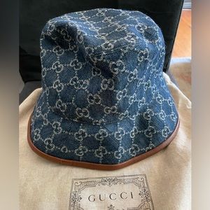 This is an authentic GUCCI Denim GG Monogram Bucket Hat size S in Blue.